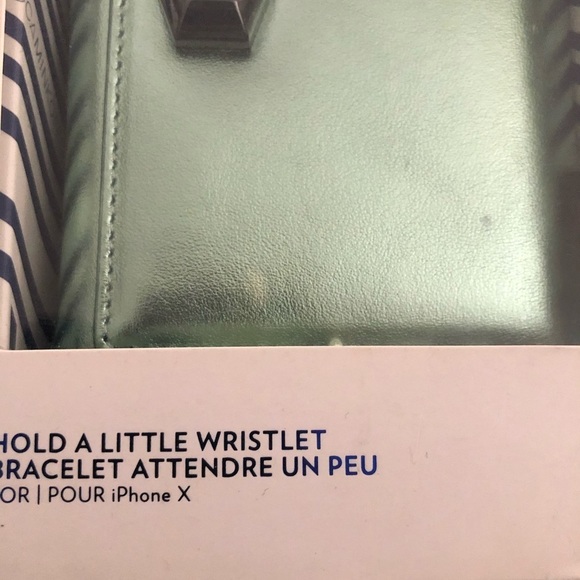 Nicole Miller mobile case green metalic IPhone X wristlet NIB - Picture 2 of 7